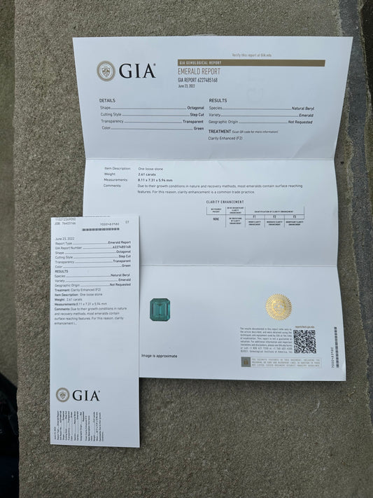 Emerald (step cut) - 2.61 ct