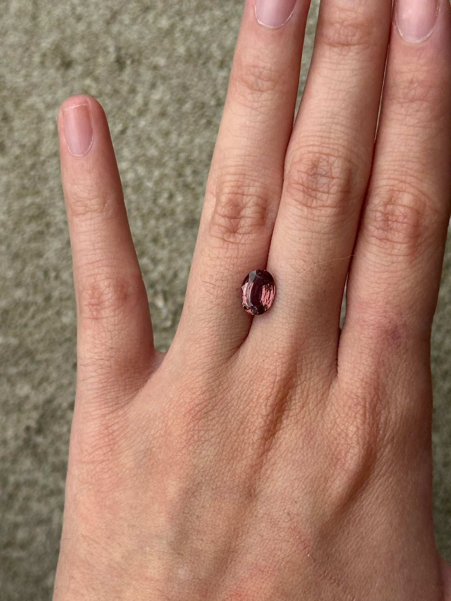 Color changing sapphire (purplish red to brown) - 1.71ct