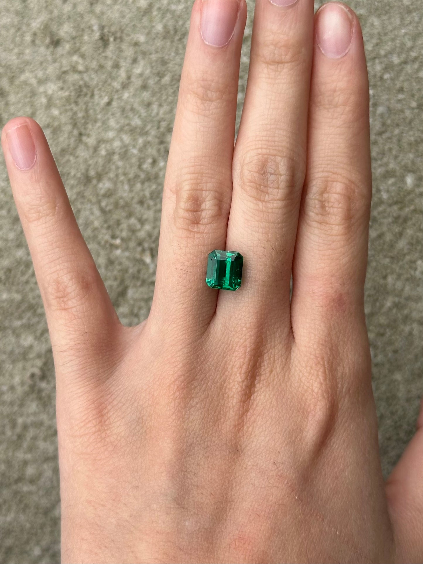 Emerald (step cut) - 2.61 ct