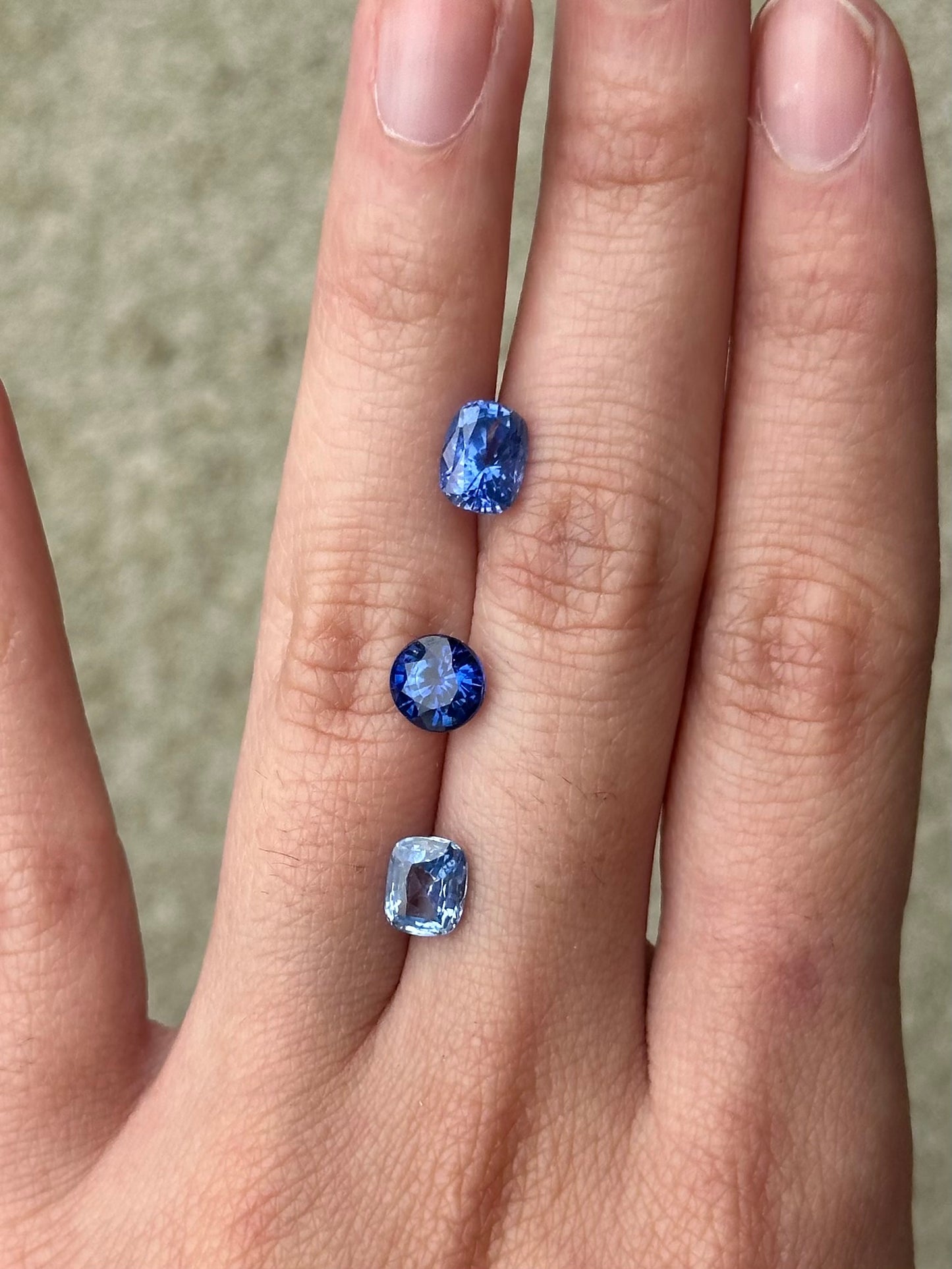 Blue sapphire (cushion) - 1.03 ct