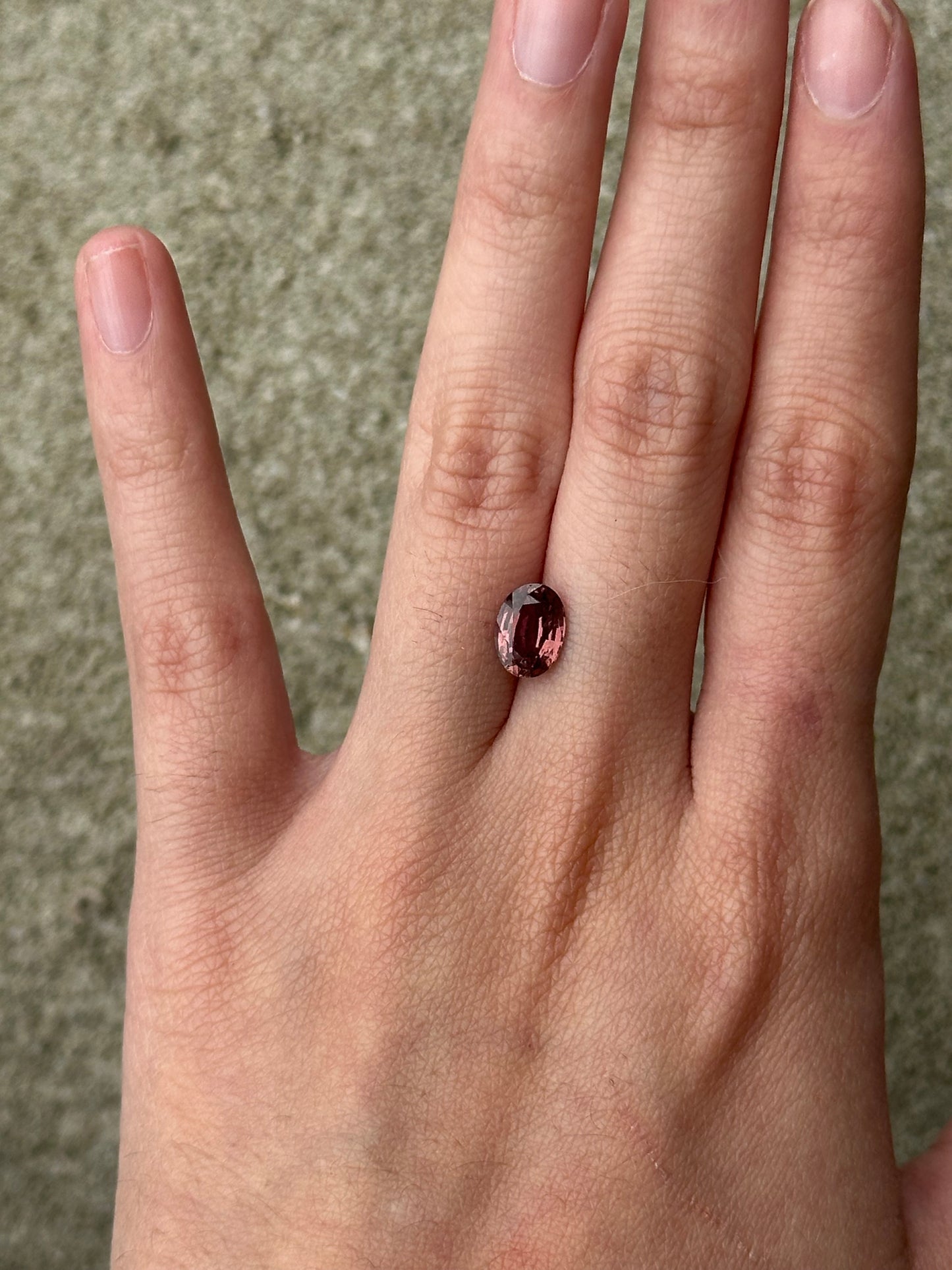 Color changing sapphire (purplish red to brown) - 1.71ct