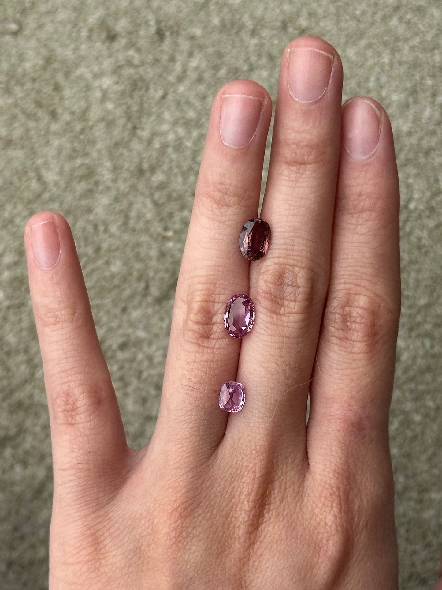 Color changing sapphire (purplish red to brown) - 1.71ct