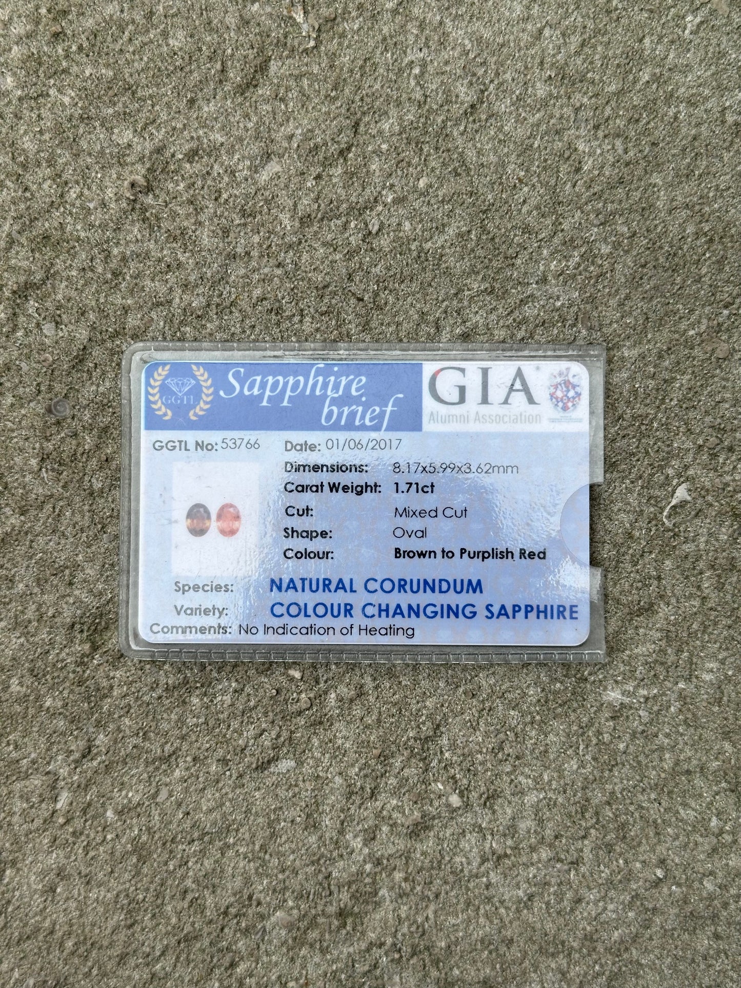 Color changing sapphire (purplish red to brown) - 1.71ct