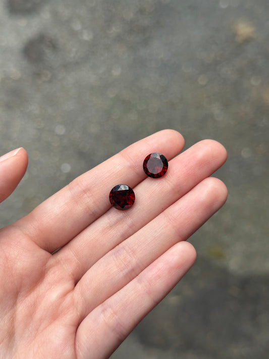 Red Garnet (6.55 ct - 2 pieces matching pair)