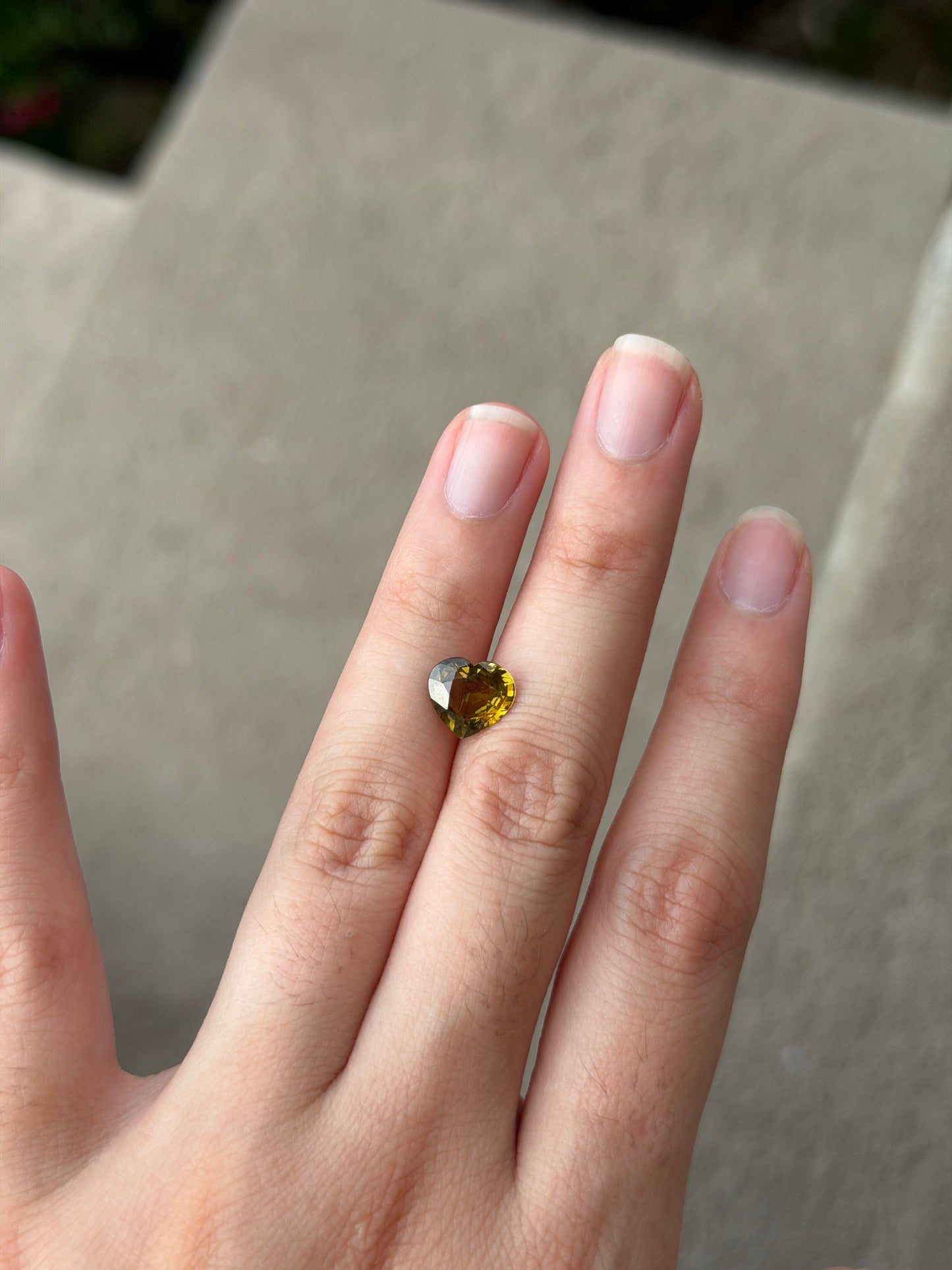 olive green tourmaline (heart) - 2.08 ct