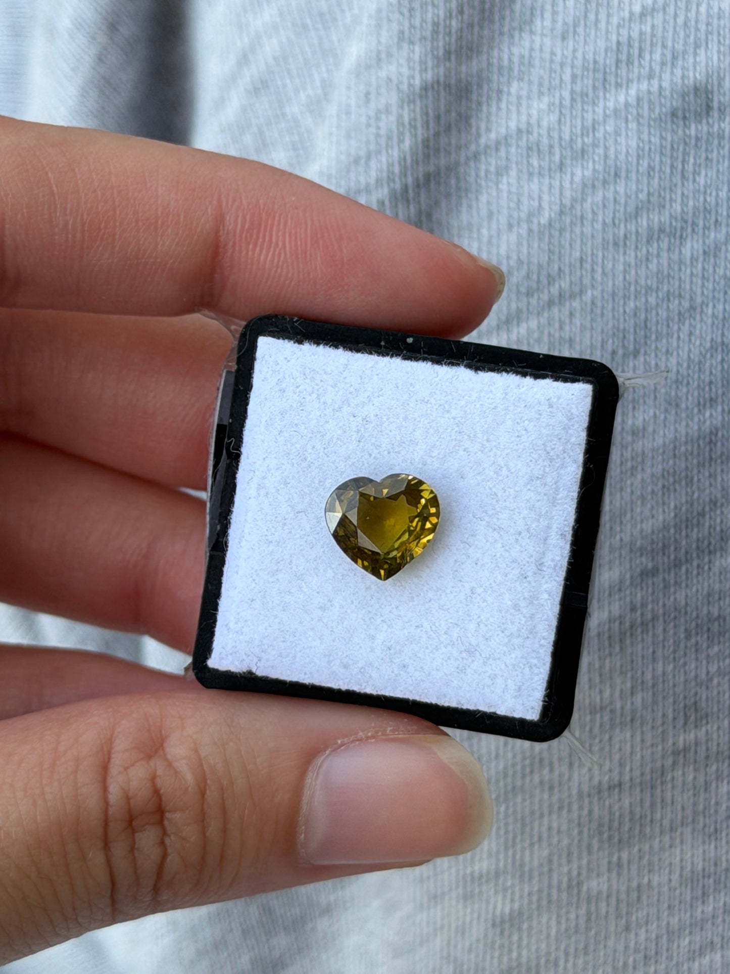 olive green tourmaline (heart) - 2.08 ct