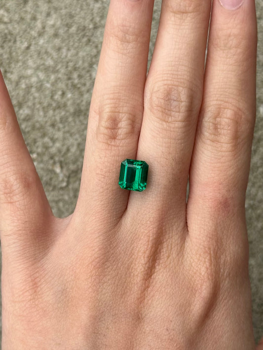 Emerald (step cut) - 2.61 ct