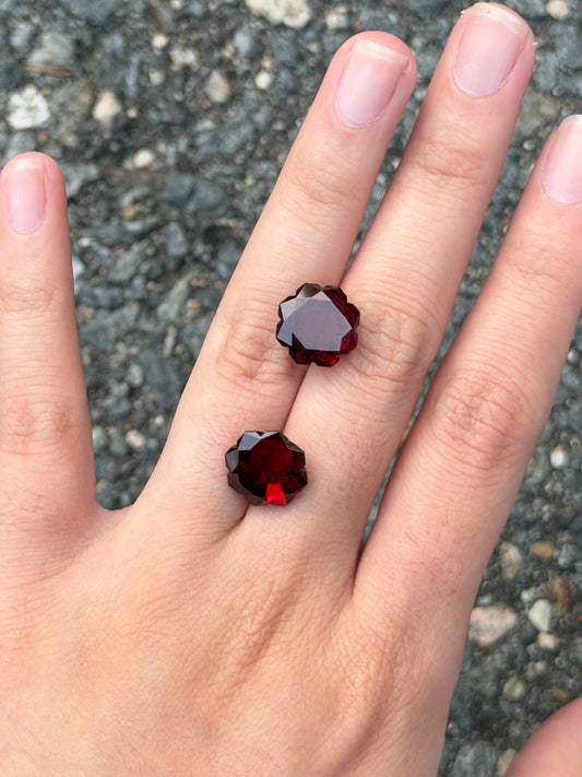 garnet (floral lotus fantasy cut) matching pair - 12.35 ct