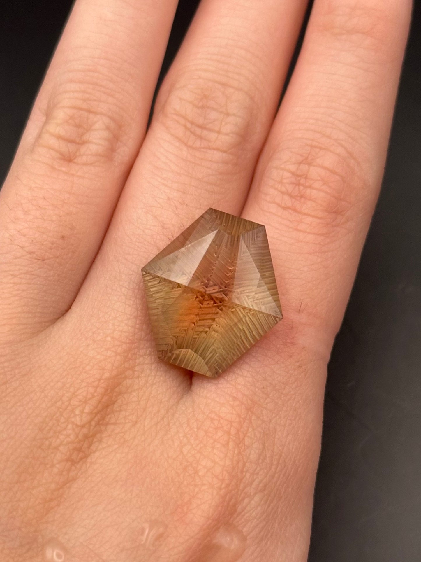 Fantasy Cut - Oregon Sunstone (17.5 ct)