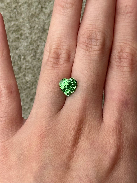 Tsavorite (heart) - 2.14 ct