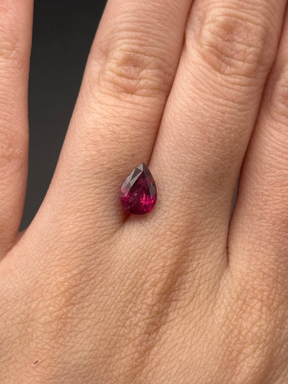 Ruby (pear) - 1.47 ct
