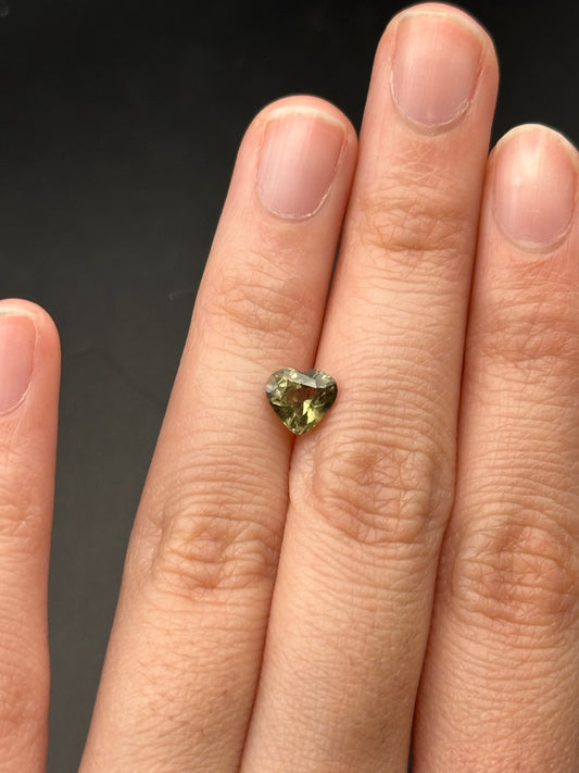 Yellowish Green Sapphire (heart) - 1.19 ct