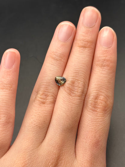 Yellowish Bluish Green  (heart) - .94 ct