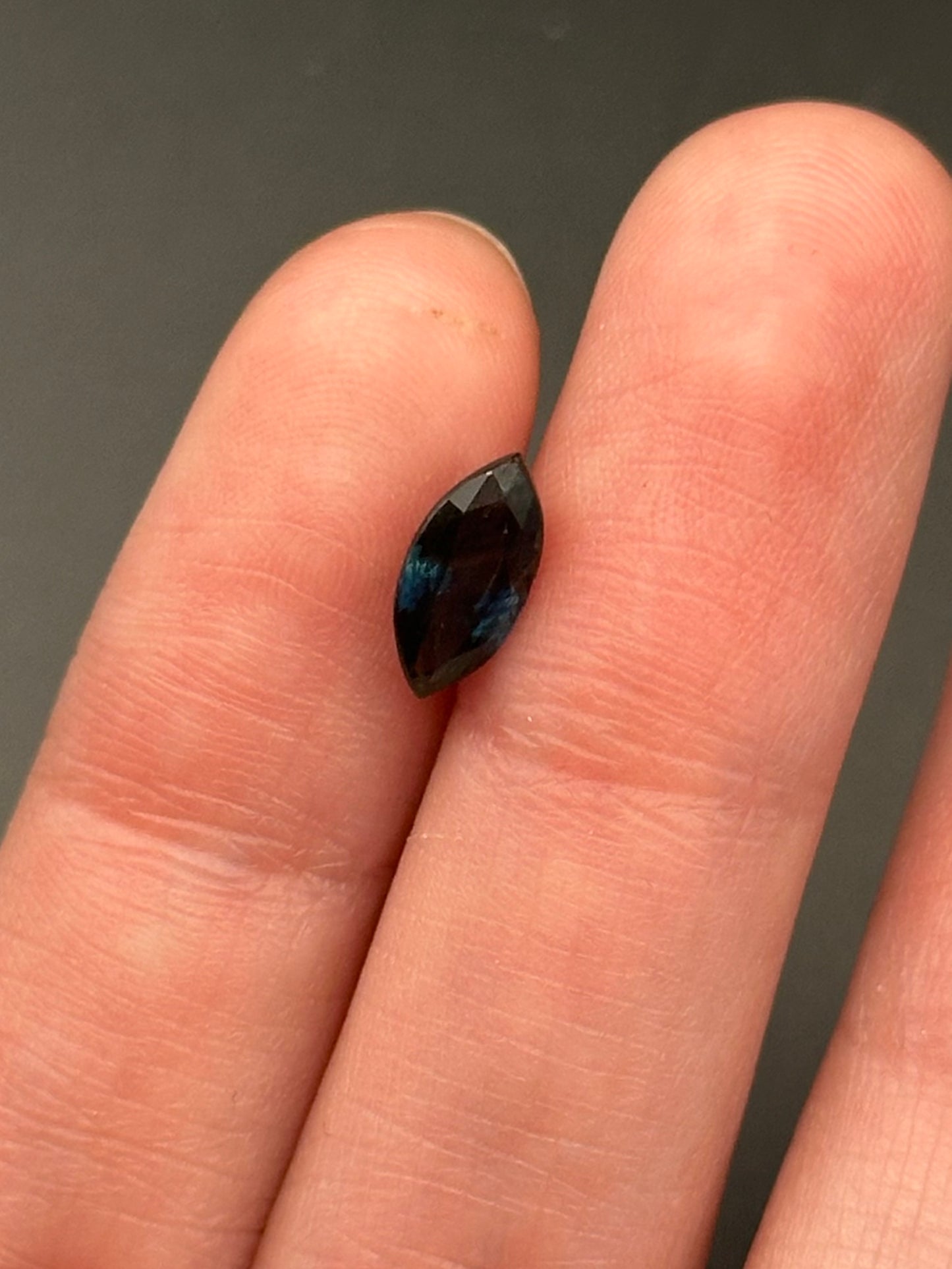 Blue Sapphire (marquise) - 1.11 ct