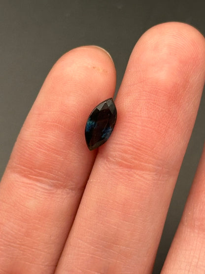 Blue Sapphire (marquise) - 1.11 ct