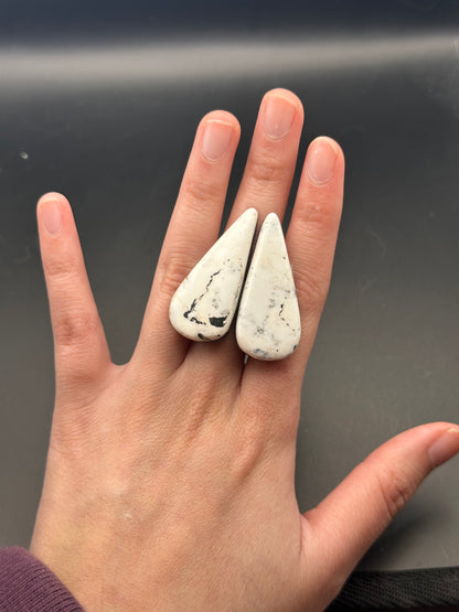 White Buffalo 'Turquoise' (2 pcs) - 60.55 ct