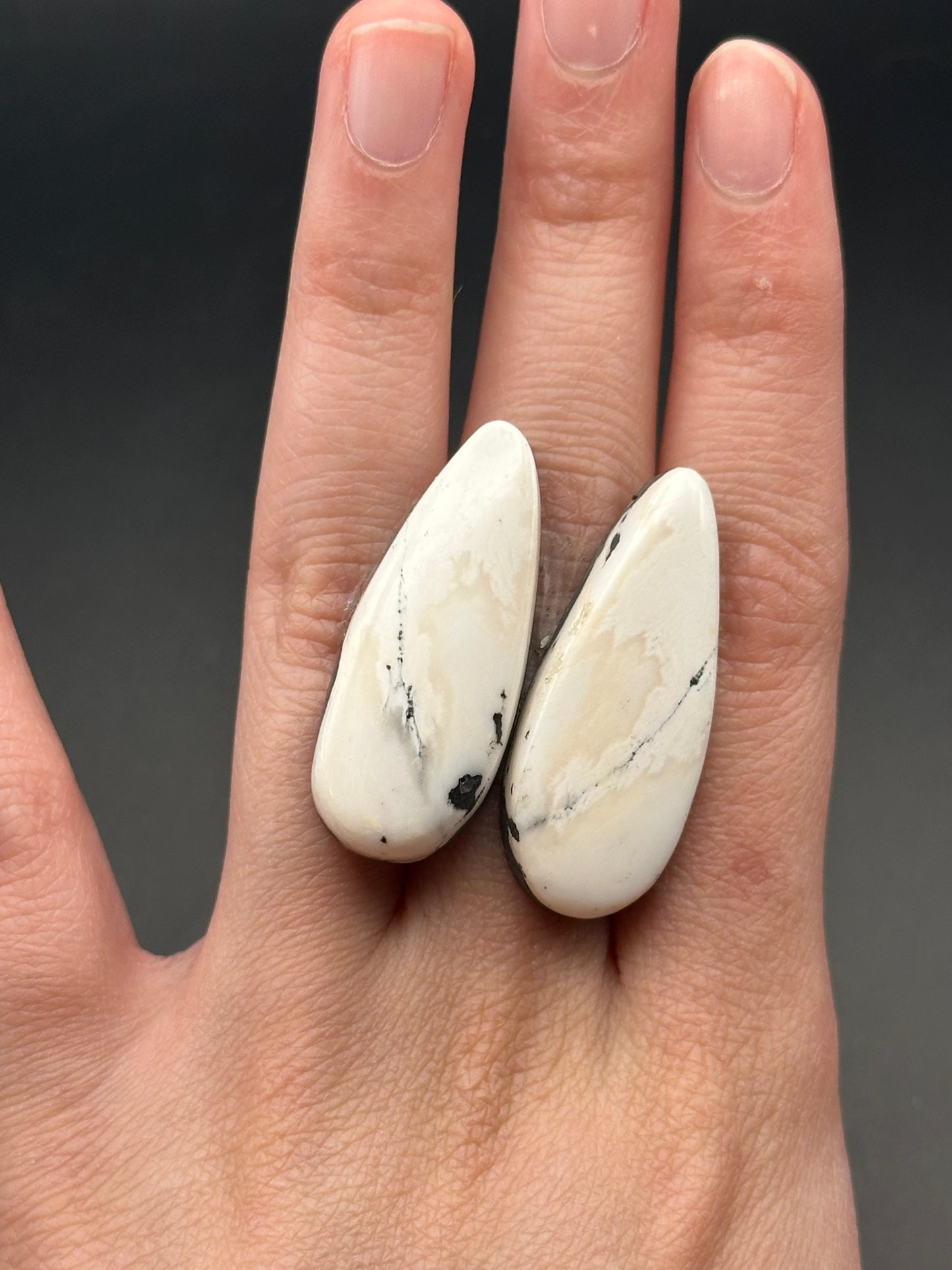 White Buffalo 'Turquoise' (2 pcs) - 50.65 ct