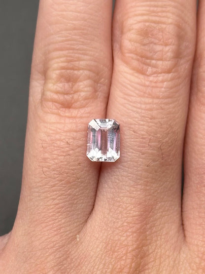 White-Grey emerald cut sapphire - 1.7 ct