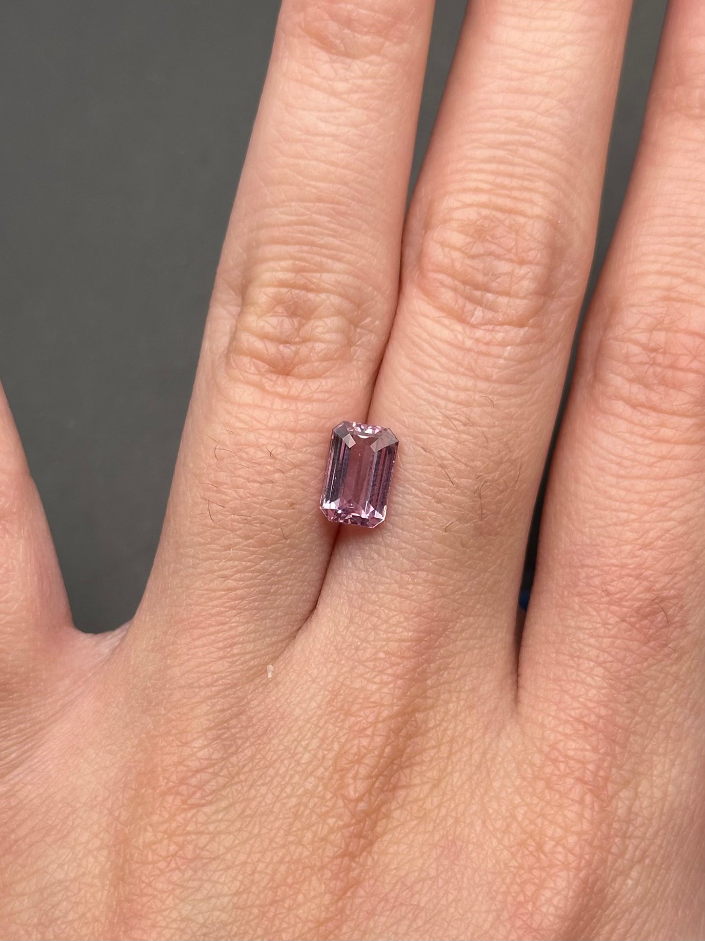 Pink emerald cut sapphire - 1.5 ct