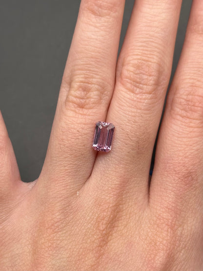 Pink emerald cut sapphire - 1.5 ct