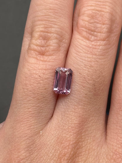 Pink emerald cut sapphire - 1.5 ct