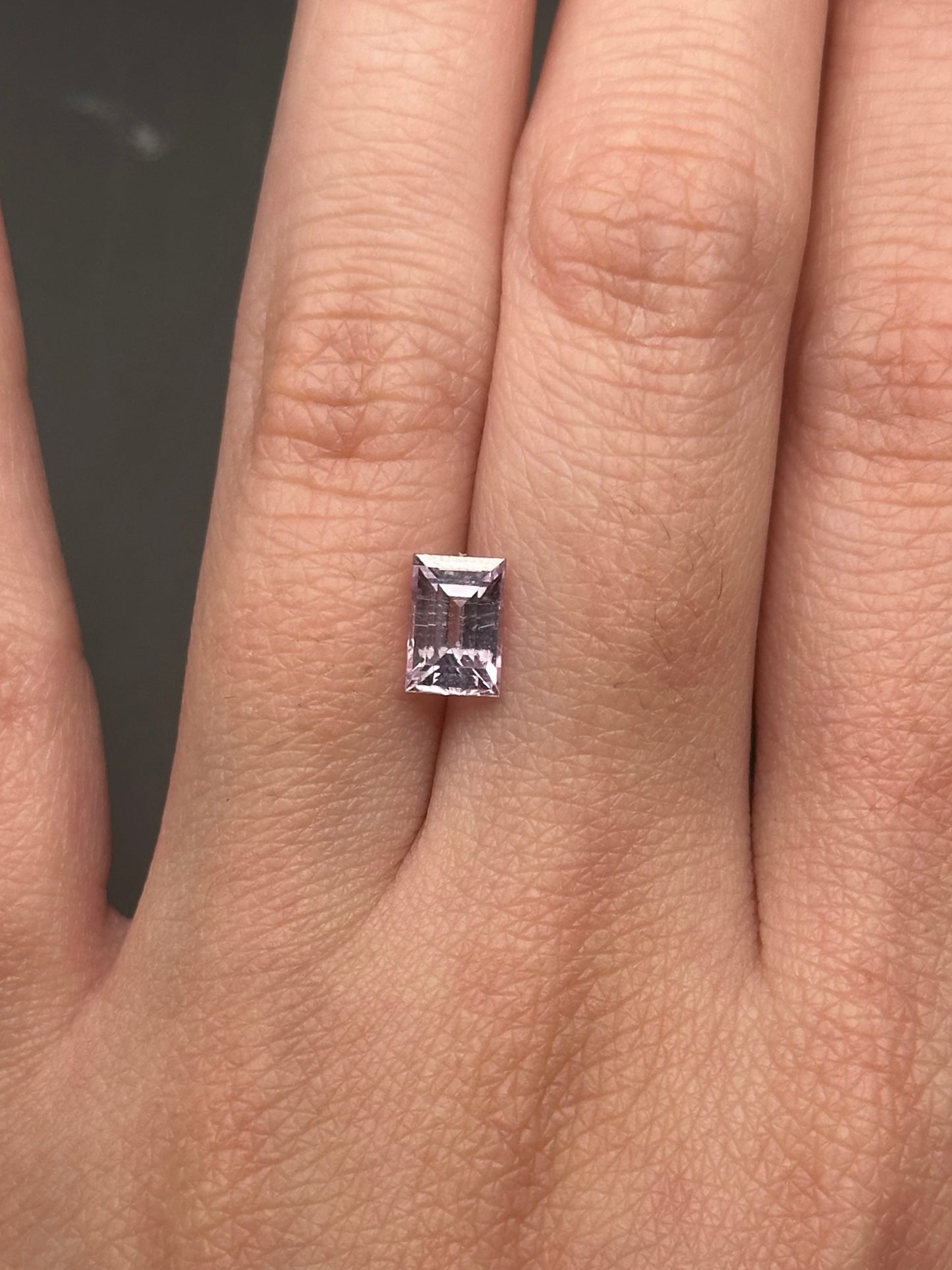 light purplish white sapphire (baguette) - 1.15 ct