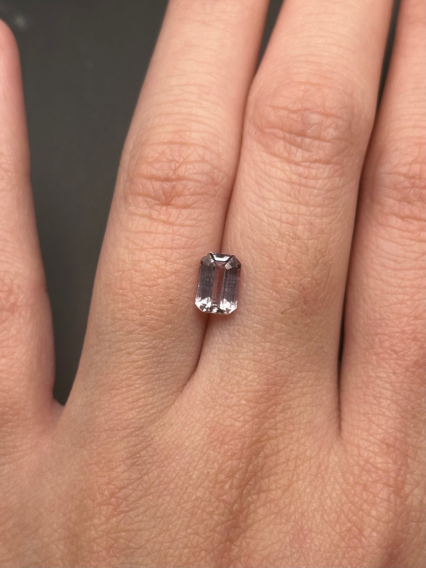 pinkish grey sapphire (emerald cut) - 1.3 ct