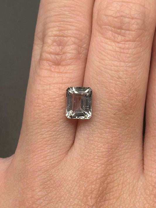 green sapphire (emerald cut) - 2.1 ct