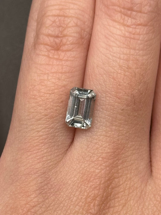 green sapphire (emerald cut) - 1.9 ct