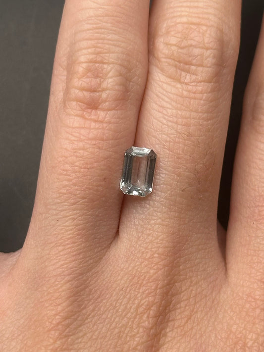 bluish green grey sapphire (emerald cut) - 1.15 ct