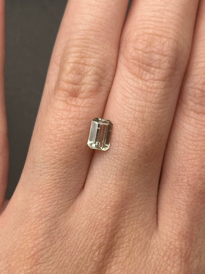 green sapphire (emerald cut) - 1.1 ct