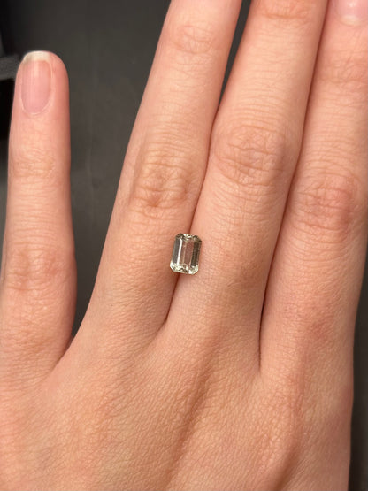 green sapphire (emerald cut) - 1.1 ct