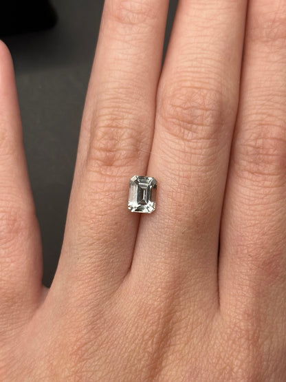 green sapphire (emerald cut) - 1.35 ct