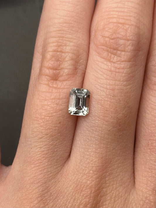 green sapphire (emerald cut) - 1.35 ct