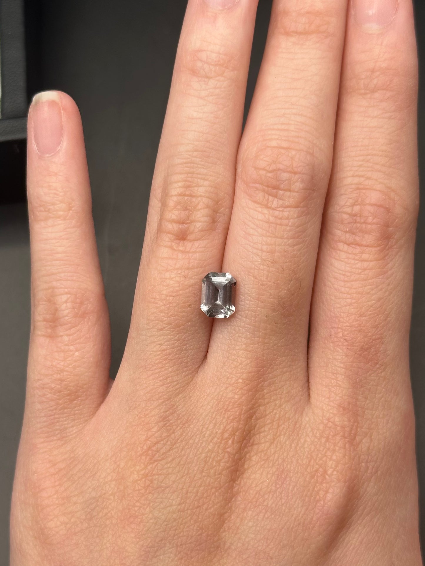 grey sapphire (emerald cut) - 1.45 ct