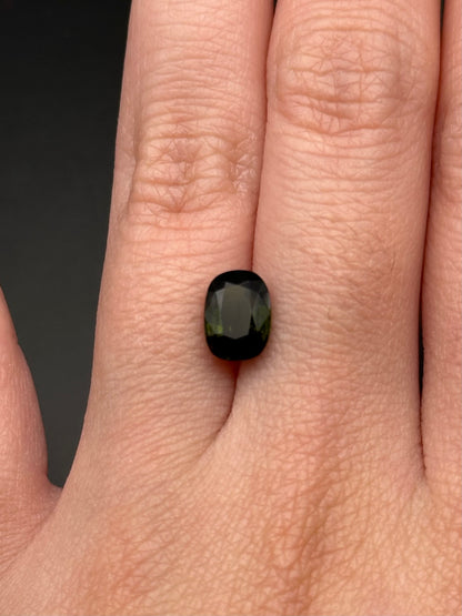 Green Tourmaline (oval) - 1.42 ct