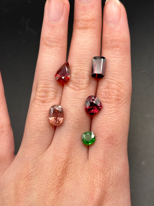 Pink Rhodolite Garnet (pear) - 2.54 ct