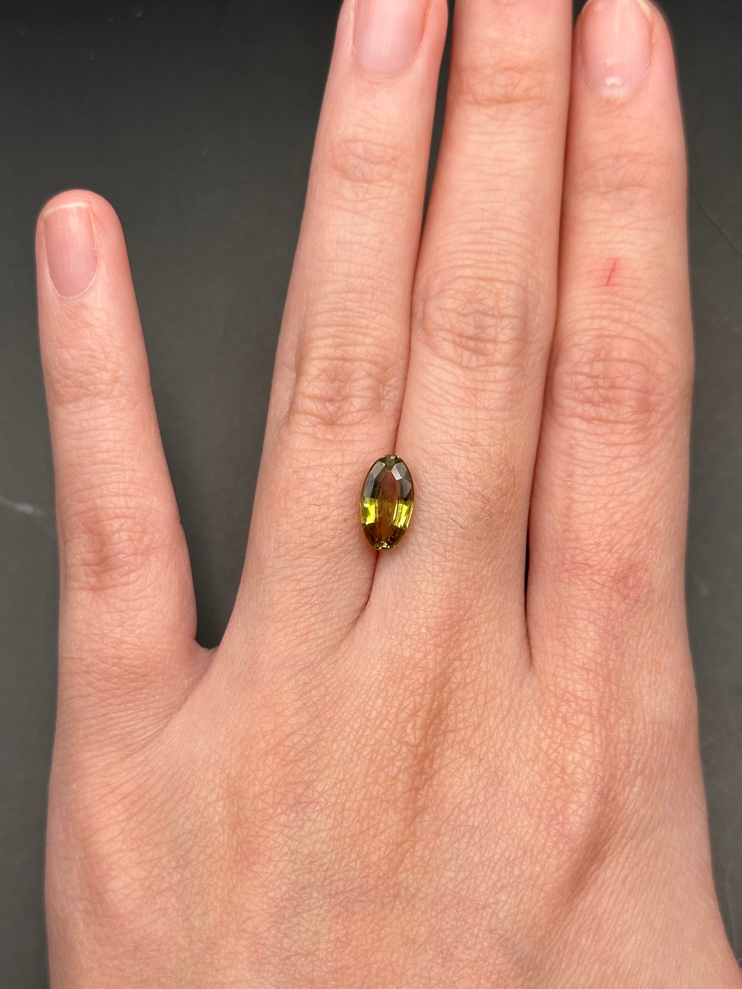 Green Tourmaline (oval) 1.55 ct