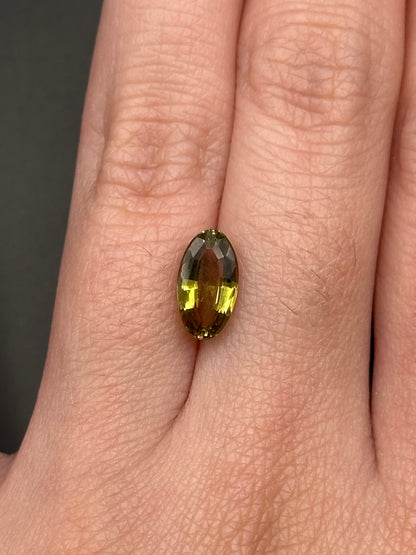 Green Tourmaline (oval) 1.55 ct