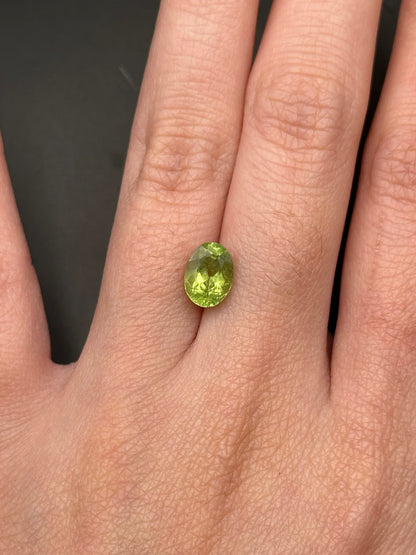 Mint Green Tourmaline (oval) 1.45 ct