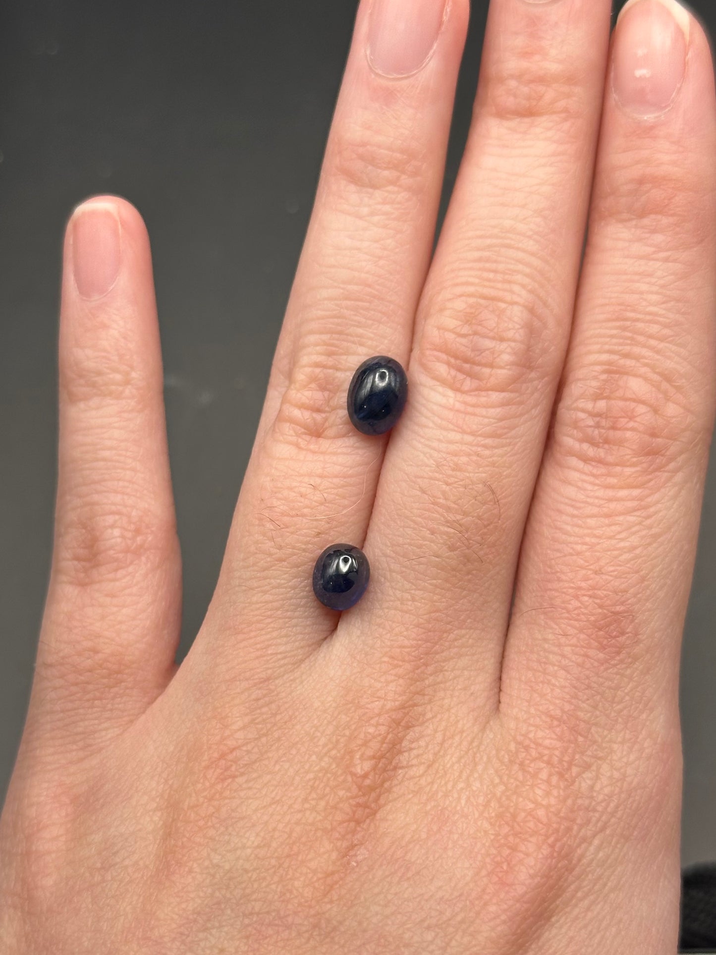 Blue Sapphire (oval) cabochon - 2.67 ct