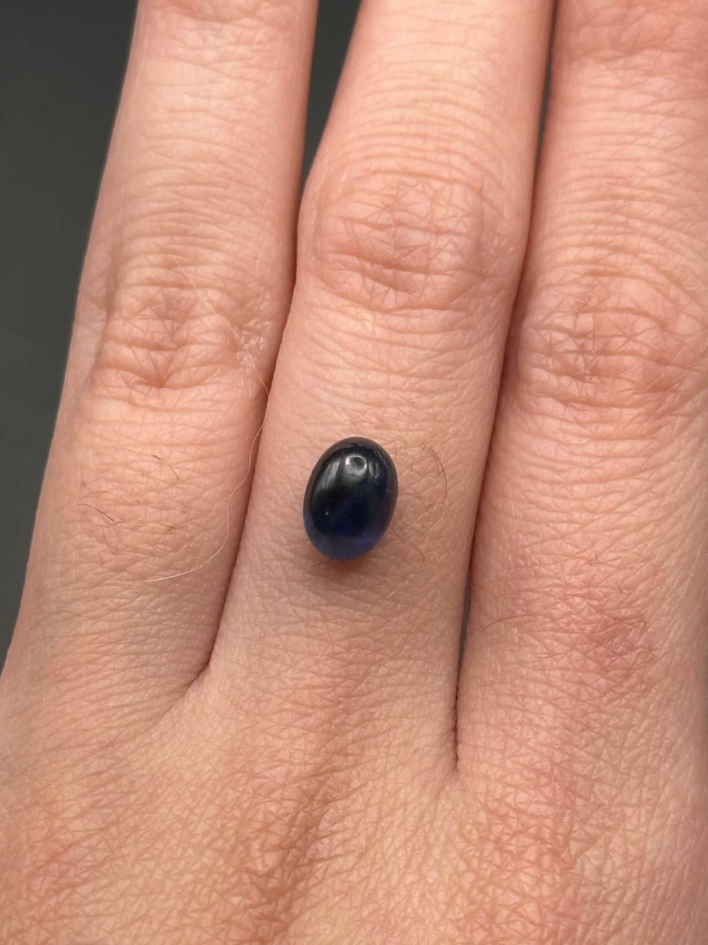 Blue Sapphire (oval) cabochon - 2.67 ct