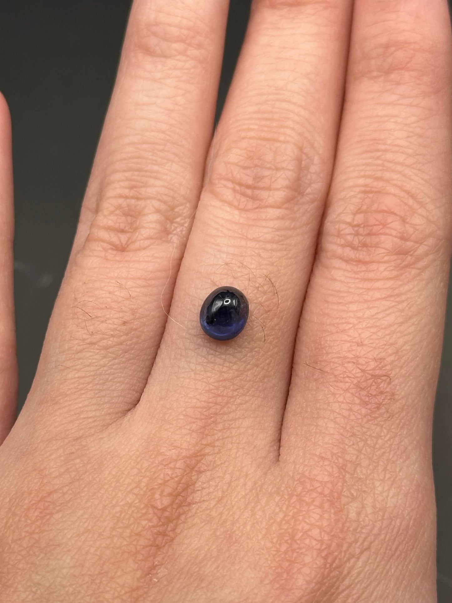 Blue Sapphire (oval) cabochon - 1.39 ct