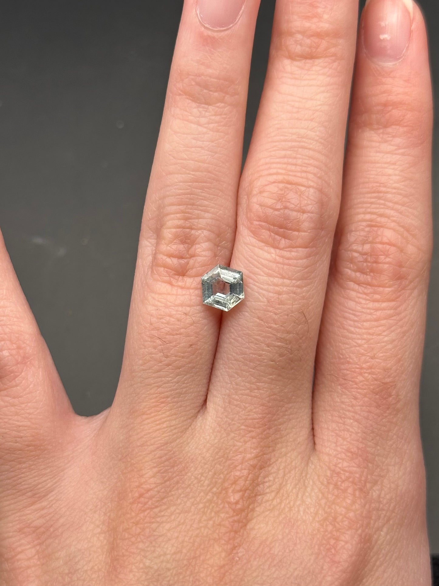 blue montana sapphire (hexagon) - 1.1 ct