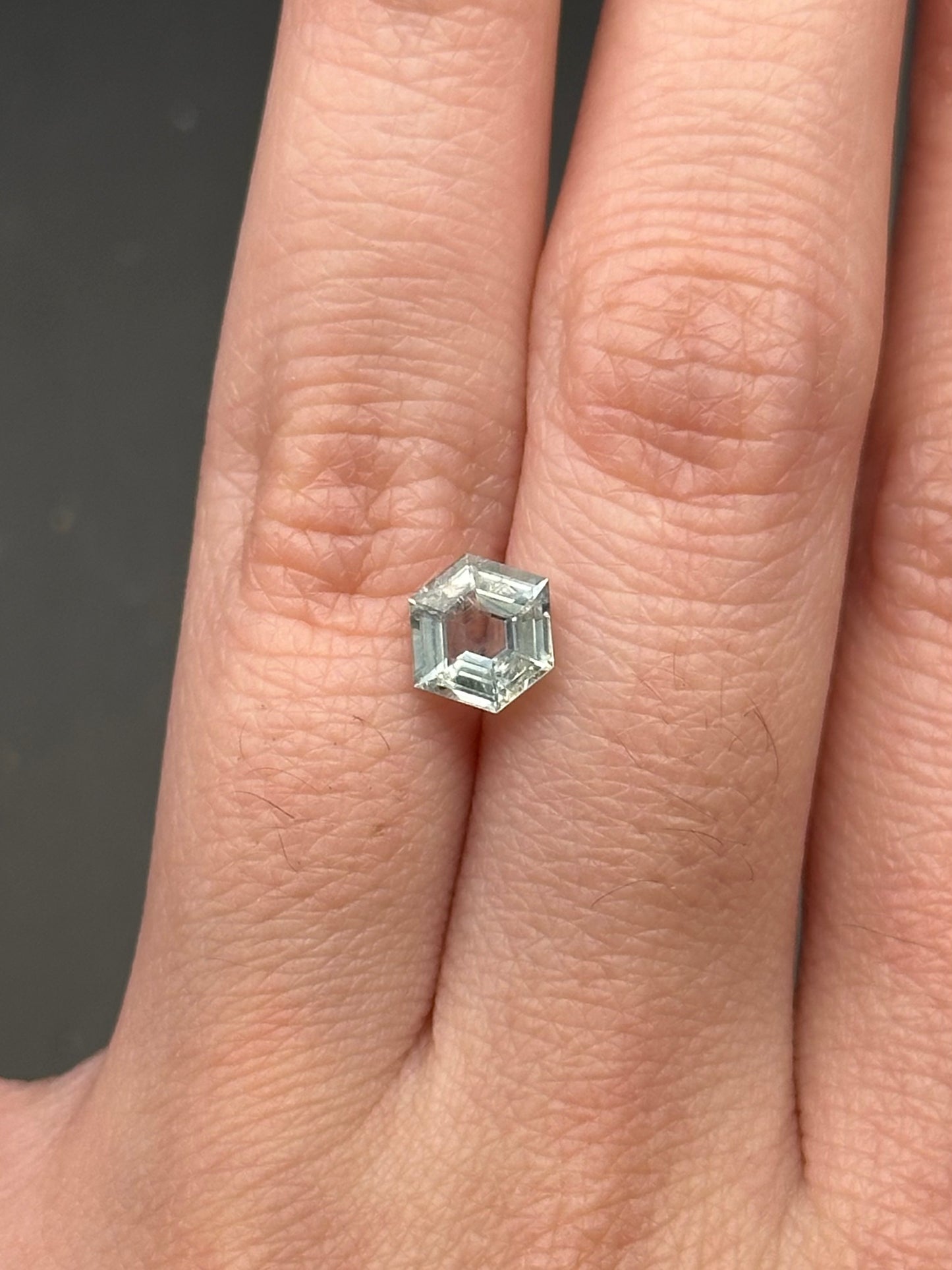 blue montana sapphire (hexagon) - 1.1 ct