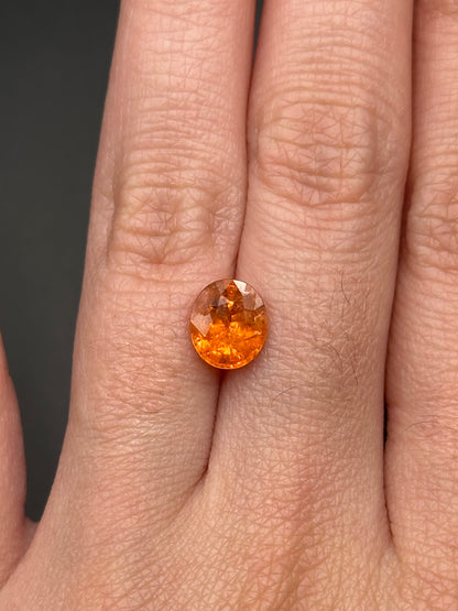 orange 'fanta' spessartine garnet (oval) - 1.9 ct