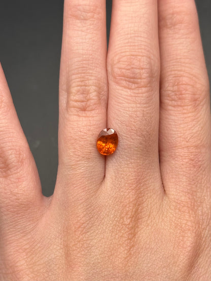 orange 'fanta' spessartine garnet (oval) - 1.4 ct