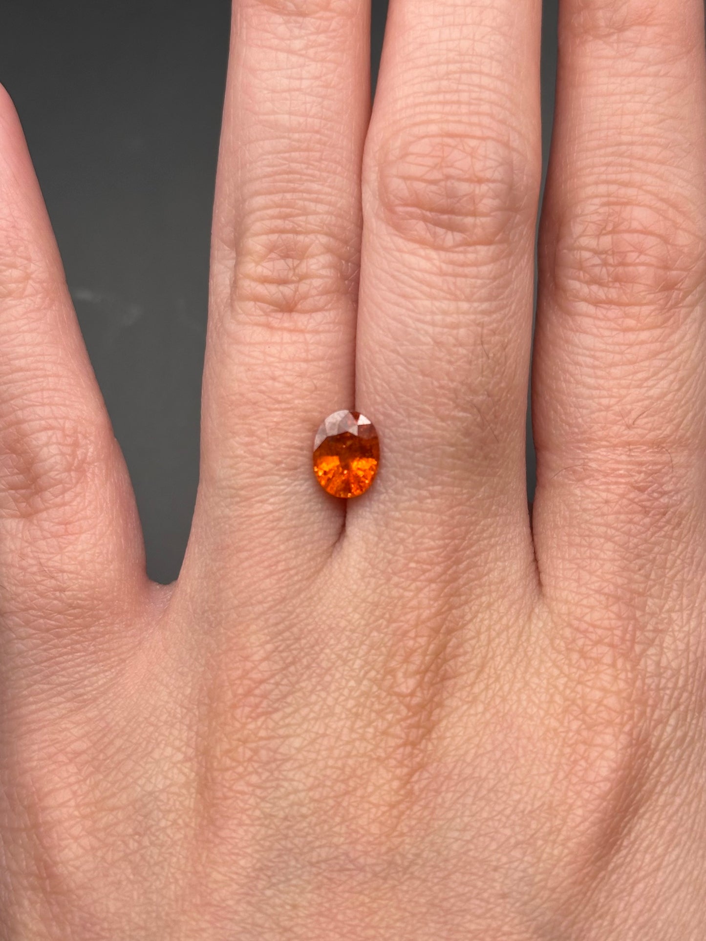 orange 'fanta' spessartine garnet (oval) - 1.35 ct