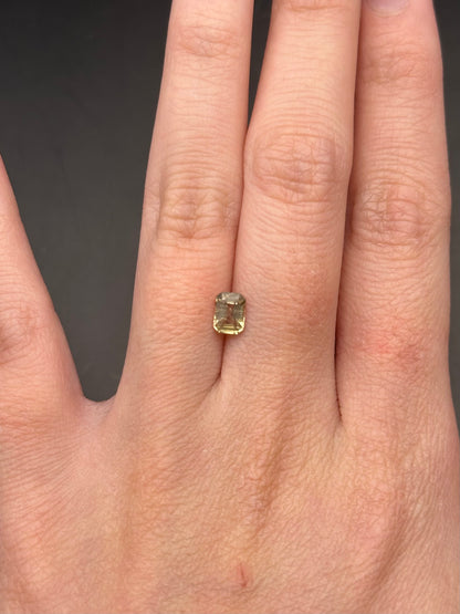 yellow-green sapphire (cushion) .85 ct