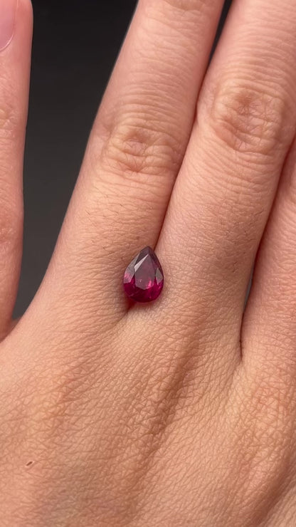 Ruby (pear) - 1.47 ct